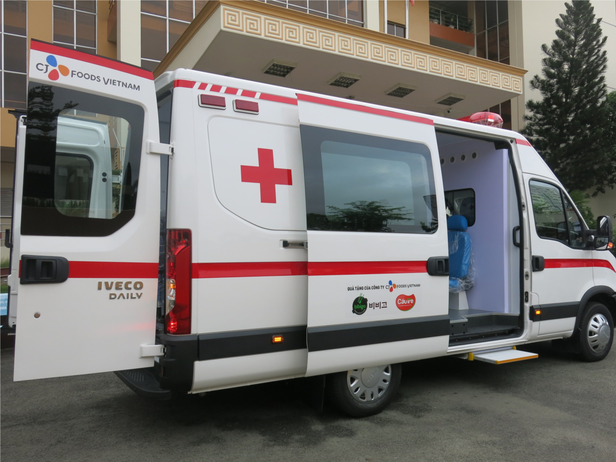 Quận Tân Phú tiếp nhận 02 xe cấp cứu phục vụ công tác phòng ...